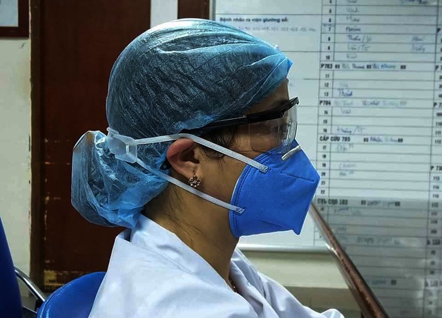 Làm 6000 “tai giả” giúp y, bác sĩ giảm đau, nhức vì đeo khẩu trang liên tục - 3