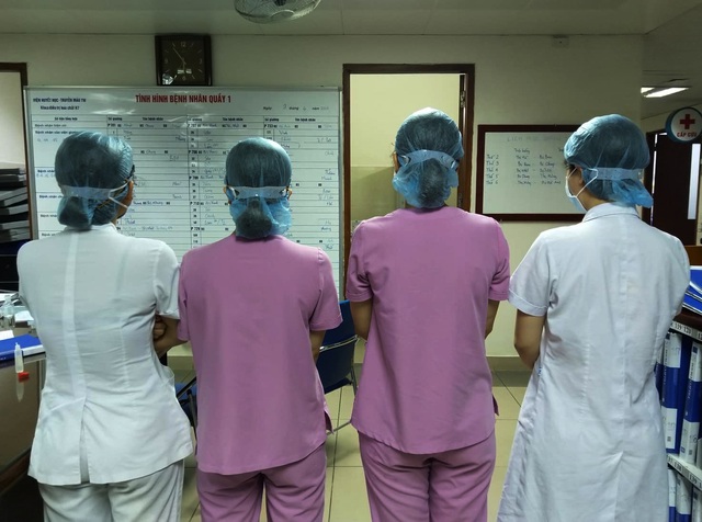 Làm 6000 “tai giả” giúp y, bác sĩ giảm đau, nhức vì đeo khẩu trang liên tục - 4