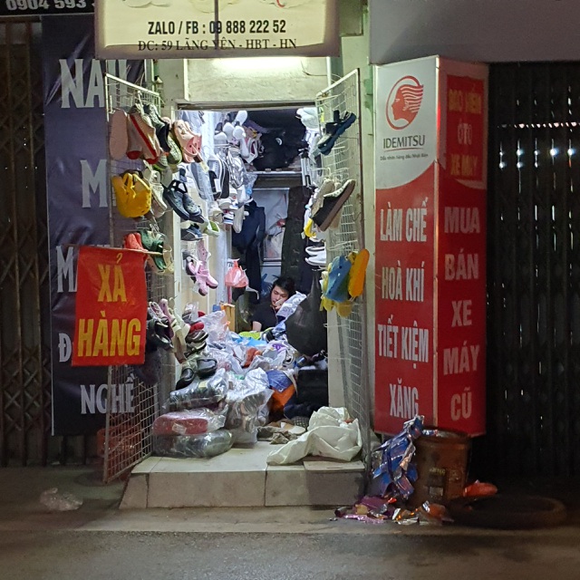 Hà Nội: Tiểu thương vẫn âm thầm mưu sinh trong các con phố nhỏ - 9
