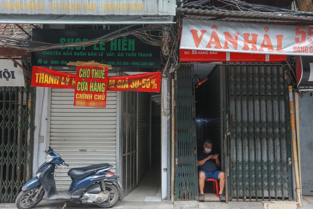 Loạt cửa hàng ở Hà Nội trả mặt bằng, chủ nhà méo mặt tìm khách thuê - 2