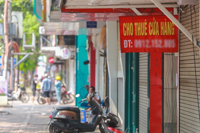 Loạt cửa hàng ở Hà Nội trả mặt bằng, chủ nhà méo mặt tìm khách thuê - 10