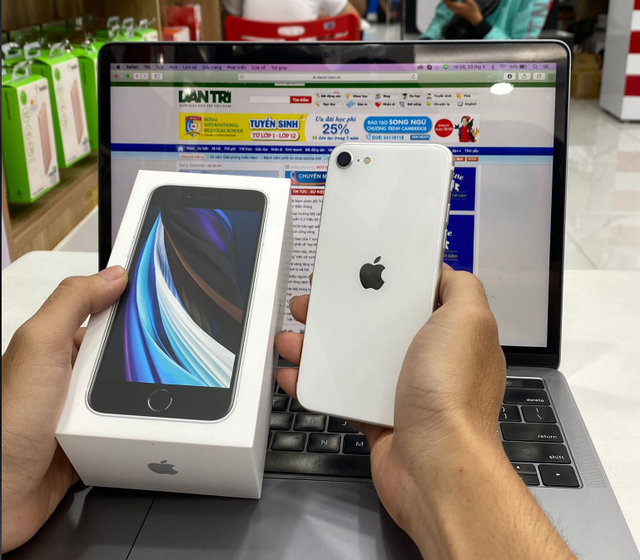 Trên tay iPhone SE 2020 đầu tiên tại Việt Nam  - 3