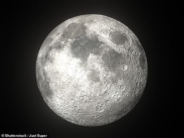 Khối đá mặt trăng to dị thường được bán đấu giá hơn 58 tỷ đồng - 2