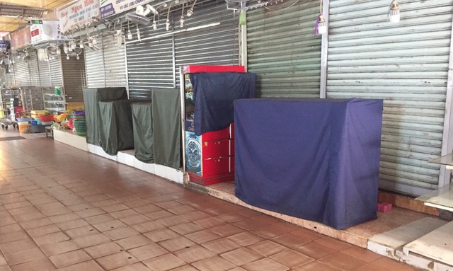 Hàng loạt quầy, sạp tại chợ Bến Thành vẫn “cửa đóng, then cài” vì ế khách - 12