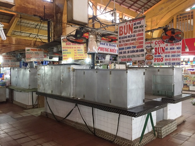 Hàng loạt quầy, sạp tại chợ Bến Thành vẫn “cửa đóng, then cài” vì ế khách - 13