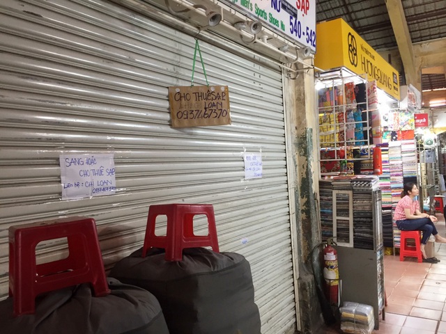 Hàng loạt quầy, sạp tại chợ Bến Thành vẫn “cửa đóng, then cài” vì ế khách - 14