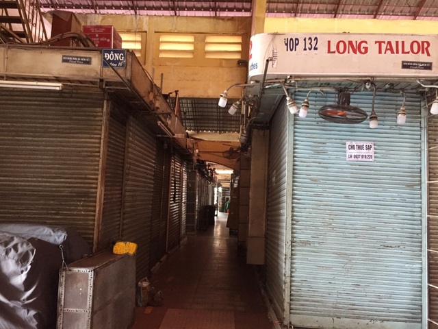 Hàng loạt quầy, sạp tại chợ Bến Thành vẫn “cửa đóng, then cài” vì ế khách - 4