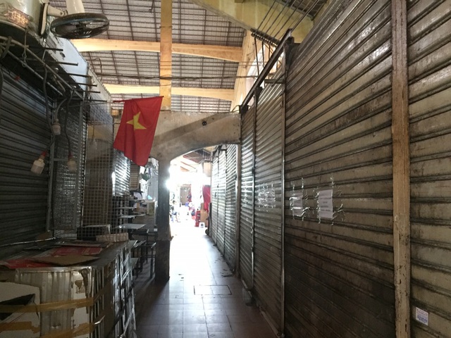 Hàng loạt quầy, sạp tại chợ Bến Thành vẫn “cửa đóng, then cài” vì ế khách - 6