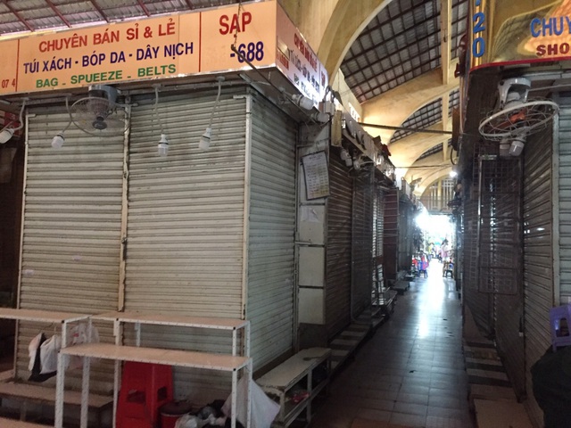 Hàng loạt quầy, sạp tại chợ Bến Thành vẫn “cửa đóng, then cài” vì ế khách - 9
