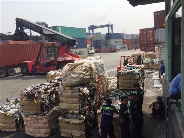 Yêu cầu “trục xuất” 1.100 container phế liệu ra khỏi lãnh thổ Việt Nam