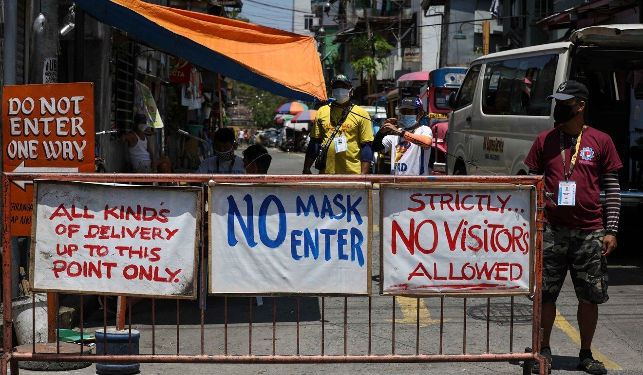 Local village volunteers stand guard at a checkpoint of a residential area in Manila, Philippines, to prevent the spread of coronavirus. Photo: EPA-EFE