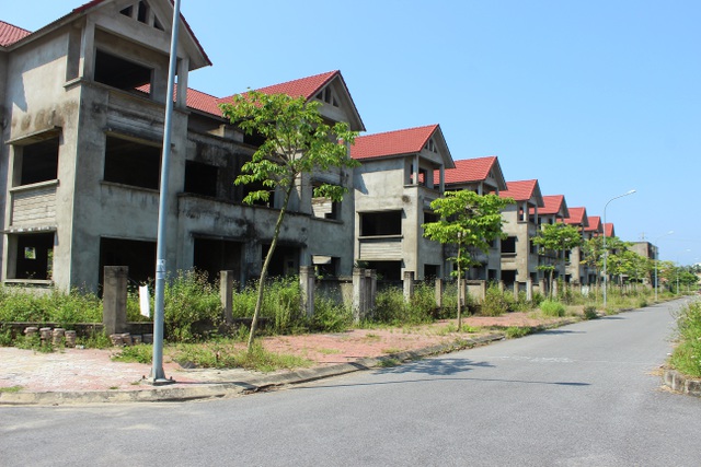 Hà Tĩnh: Hàng chục căn biệt thự hạng sang bỏ hoang giữa lòng thành phố - 2