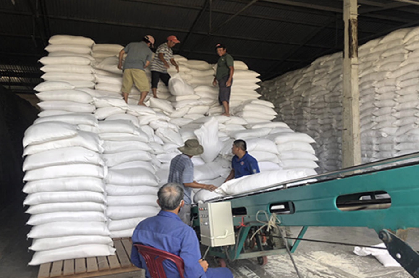 Nhà nước phải bỏ thêm từ 200 đến 270 tỷ đồng để mua lại gạo dự trữ