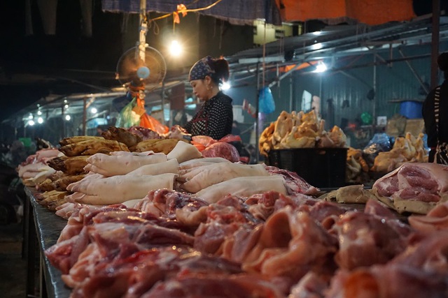 Thịt lợn siêu thị 300 nghìn đồng/kg, mua online giá chưa tới một nửa - 1