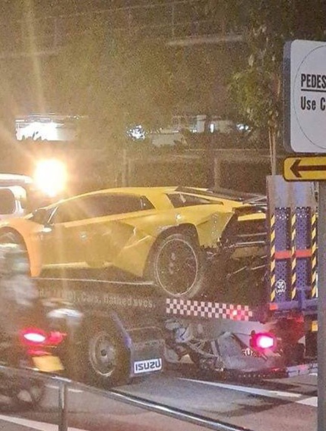 Cú va chạm triệu USD của hai chiếc Lamborghini Aventador S - 5