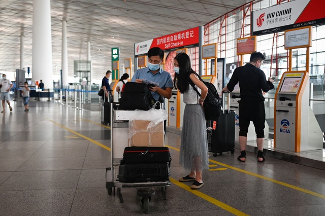 Bắc Kinh hủy gần 70% chuyến bay ngăn làn sóng Covid-19 thứ hai - 1