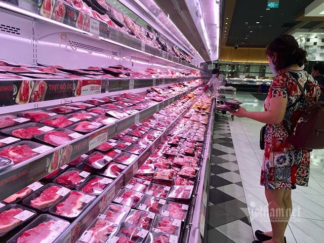Nghịch lý, thịt lợn bình ổn giá ở siêu thị đồng loạt tăng mạnh - 2