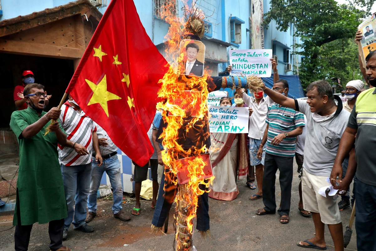Ấn Độ kêu gọi tăng thuế, tẩy chay hàng Trung Quốc sau đụng độ biên giới
