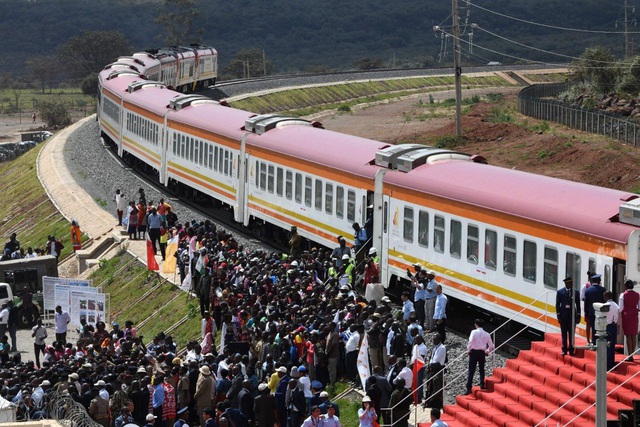 Dự án đường sắt 3,2 tỷ USD dùng vốn của Trung Quốc bị tuyên bất hợp pháp - 1