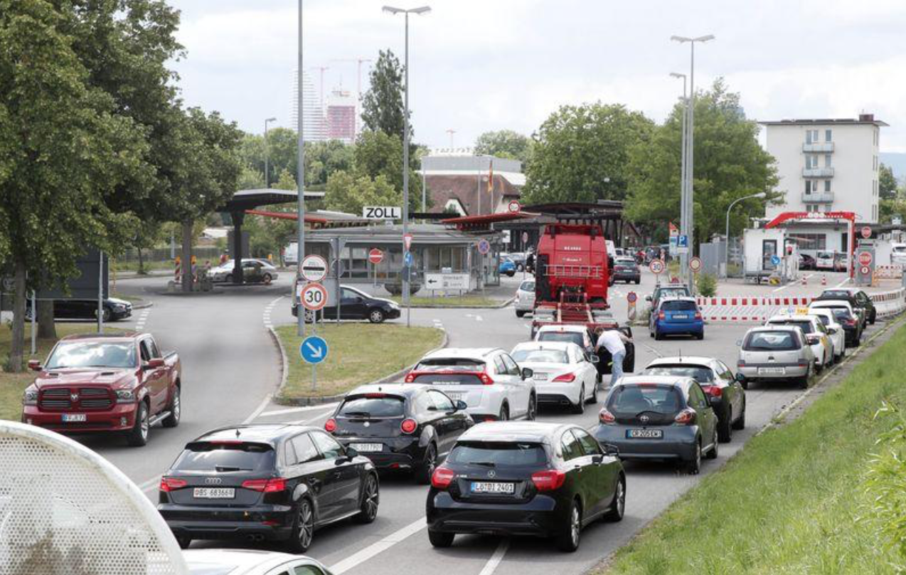 Các hãng xe chạy đua với hạn chót về cắt giảm khí thải của EU