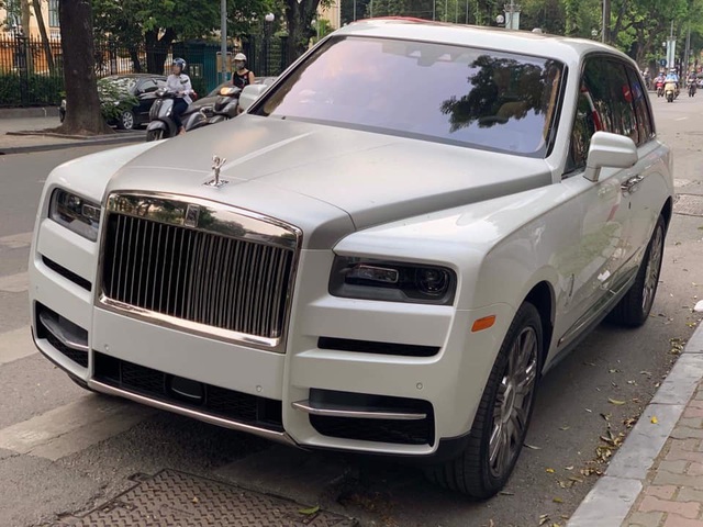 Giá 2 triệu đô, đại gia Việt đua nhau sắm Rolls-Royce Cullinan - 1