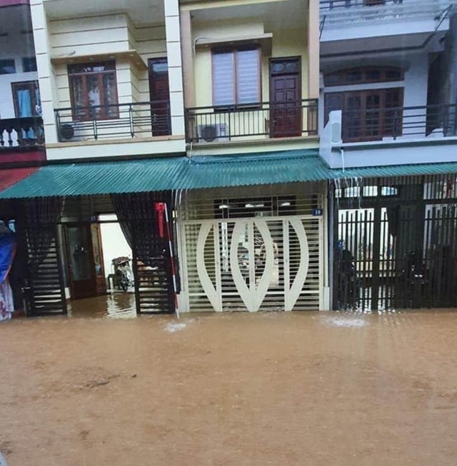 Mưa lớn nước ngập ngang người, TP Hà Giang thiệt hại nặng nề - 3