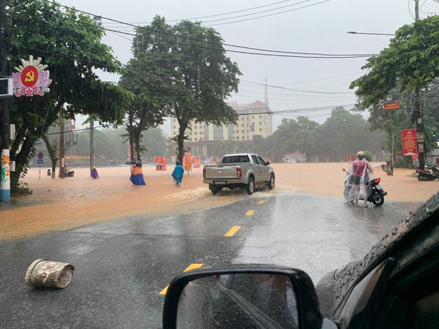 Mưa lớn nước ngập ngang người, TP Hà Giang thiệt hại nặng nề - 5
