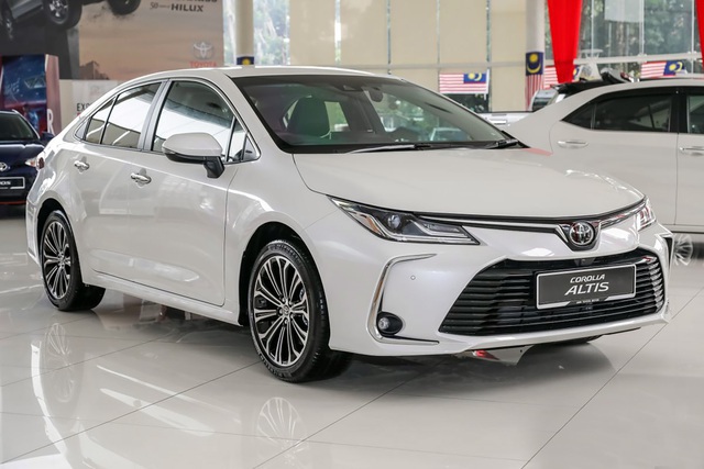 Sắp ra bản mới, đại lý Toyota giảm giá Corolla Altis hơn 170 triệu đồng - 2