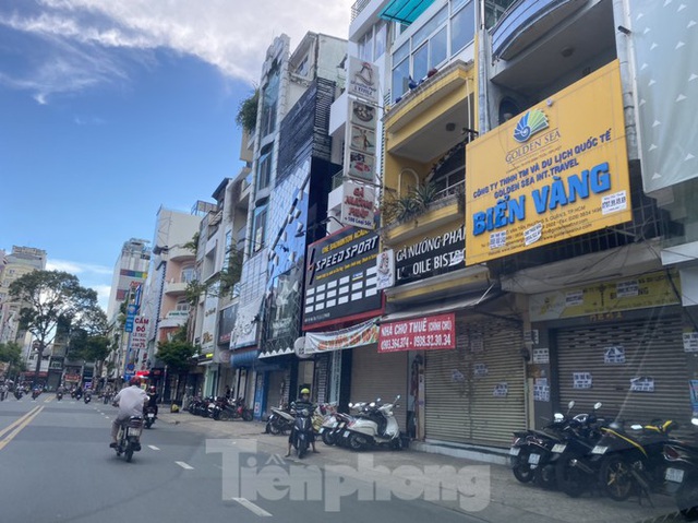 Nhà phố tiền tỷ thi nhau đóng cửa, treo biển cho thuê ở trung tâm Sài Gòn - 13