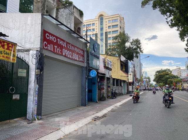 Nhà phố tiền tỷ thi nhau đóng cửa, treo biển cho thuê ở trung tâm Sài Gòn - 19