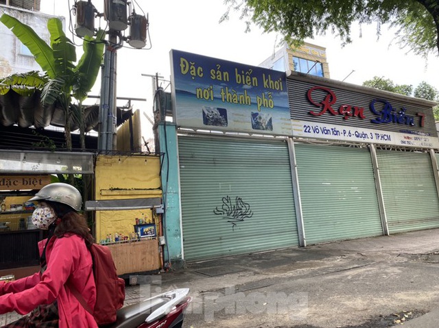 Nhà phố tiền tỷ thi nhau đóng cửa, treo biển cho thuê ở trung tâm Sài Gòn - 22
