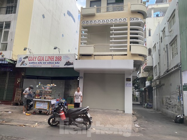 Nhà phố tiền tỷ thi nhau đóng cửa, treo biển cho thuê ở trung tâm Sài Gòn - 6