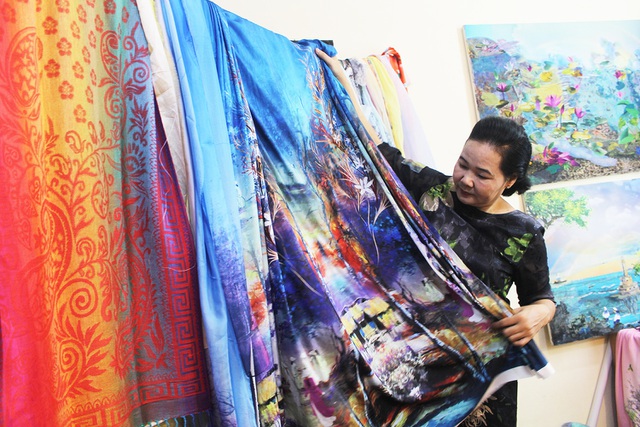 Lạ lùng cách nữ họa sỹ Hà Nội biến vải vụn thành tác phẩm nghìn đô - 5