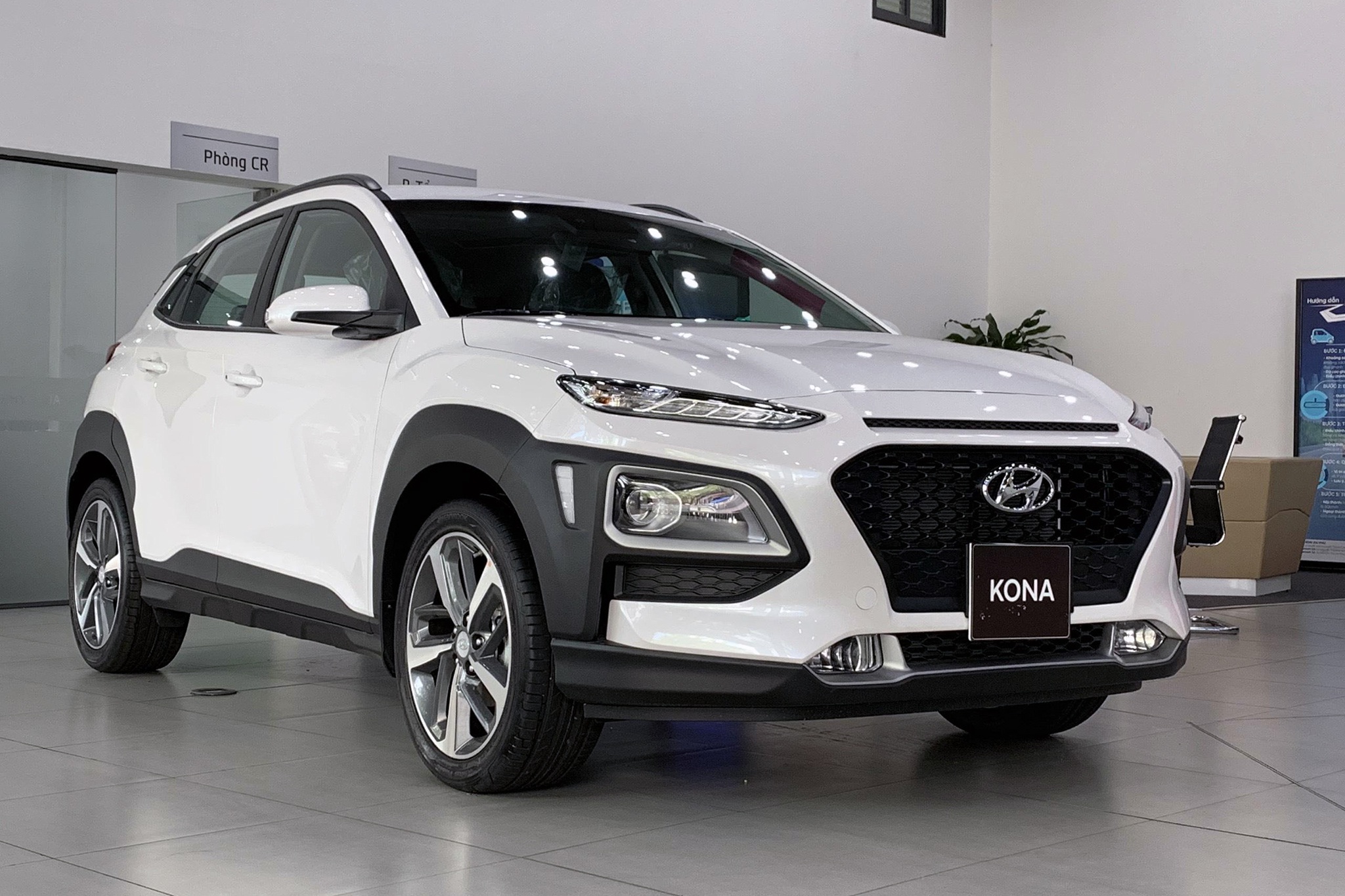 Hyundai Kona giảm giá hơn 20 triệu đồng, “phủ đầu” Kia Seltos