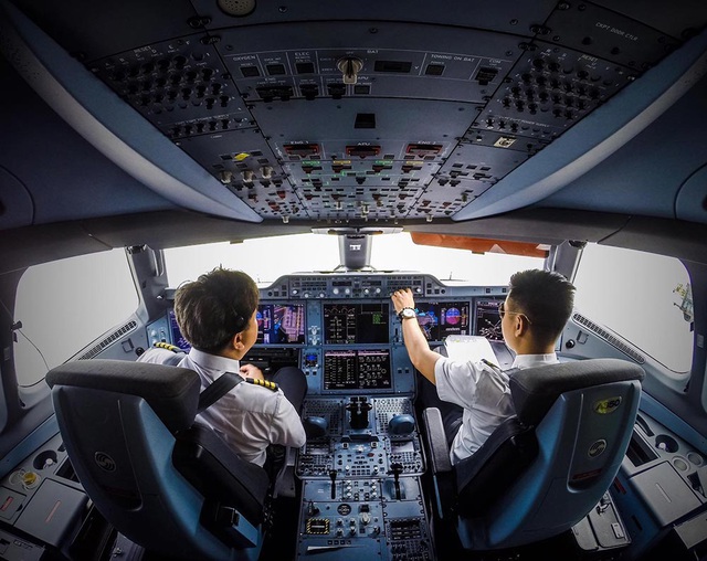 Bị Covid-19 “truy quét”, Vietnam Airlines giảm 50% lương phi công - 1