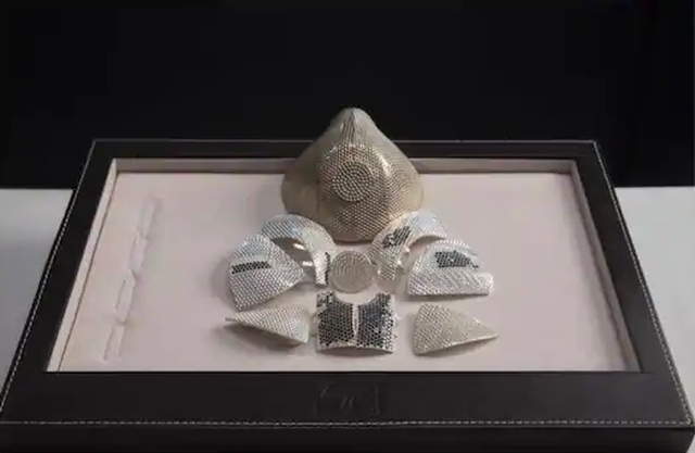 Đại gia Trung Quốc chi 1,5 triệu USD mua khẩu trang kim cương chống dịch - 1