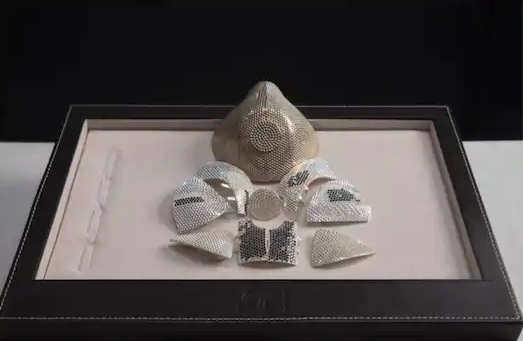 Đại gia Trung Quốc chi 1,5 triệu USD mua khẩu trang kim cương chống dịch