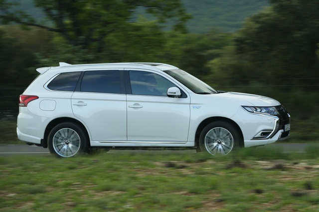 Mitsubishi dừng xuất xe SUV sang thị trường châu Âu - 2