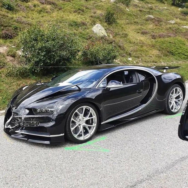 Tai nạn thiệt hại hơn 4 triệu USD vì tài xế siêu xe Bugatti mất kiên nhẫn - 3