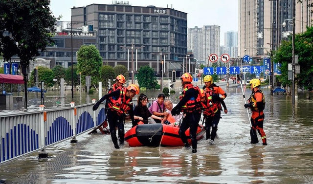Nền kinh tế Trung Quốc chao đảo bởi thảm họa lũ lụt - 1