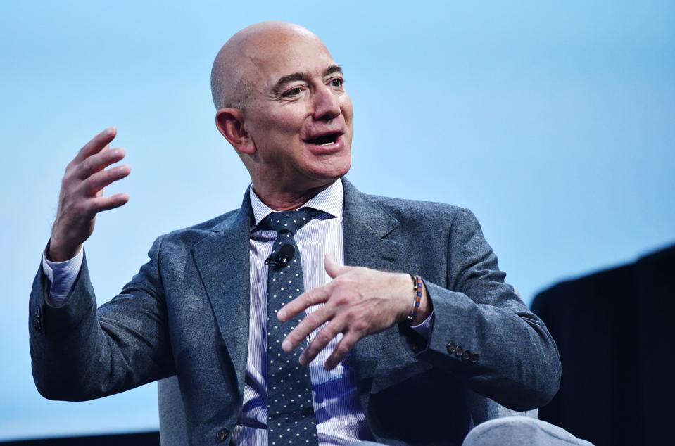 Sự thật thú vị về người đàn ông giàu nhất thế giới Jeff Bezos