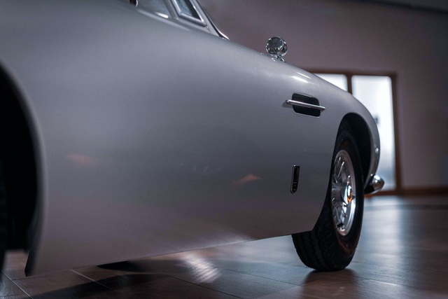 Aston Martin DB5 Junior - Chiếc xe trẻ con đắt hơn Mercedes C-Class - 9