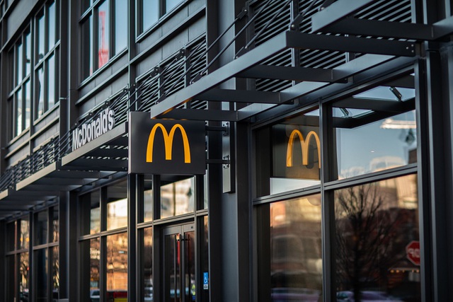 McDonalds bị kiện vì phân biệt chủng tộc, bồi thường 1 tỷ USD - 1