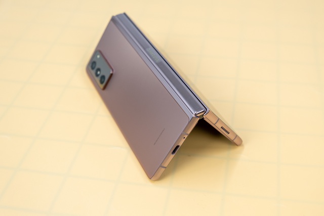 Mở hộp Galaxy Z Fold 2 giá 50 triệu đồng: hoàn thiện vẻ khác biệt - 9