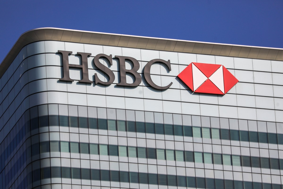Cổ phiếu HSBC giảm xuống mức thấp nhất trong vòng 12 năm do lo ngại bị Bắc Kinh trừng phạt 