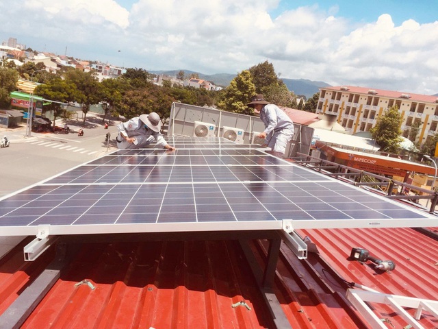 TPHCM: Thanh toán 80 tỷ đồng tiền điện mặt trời cho người dân - 2