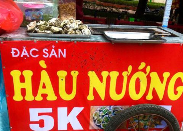Hàu nướng vỉa hè 5.000 đồng/con đầy phố Hà Nội: Là hàu loại - 1