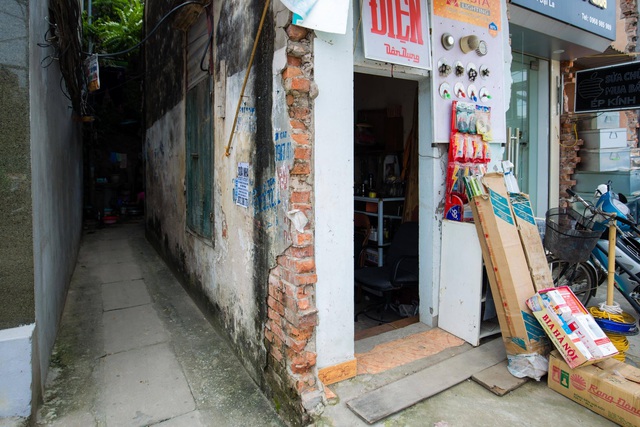 Cuộc sống đối nghịch trong căn nhà “siêu nhỏ” 7,5 m2 giá 3 tỷ đồng ở Hà Nội - 1