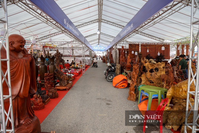 Ngỡ ngàng khúc gỗ được rao bán 10 tỷ đồng tại hội chợ ở Hà Nội - 11