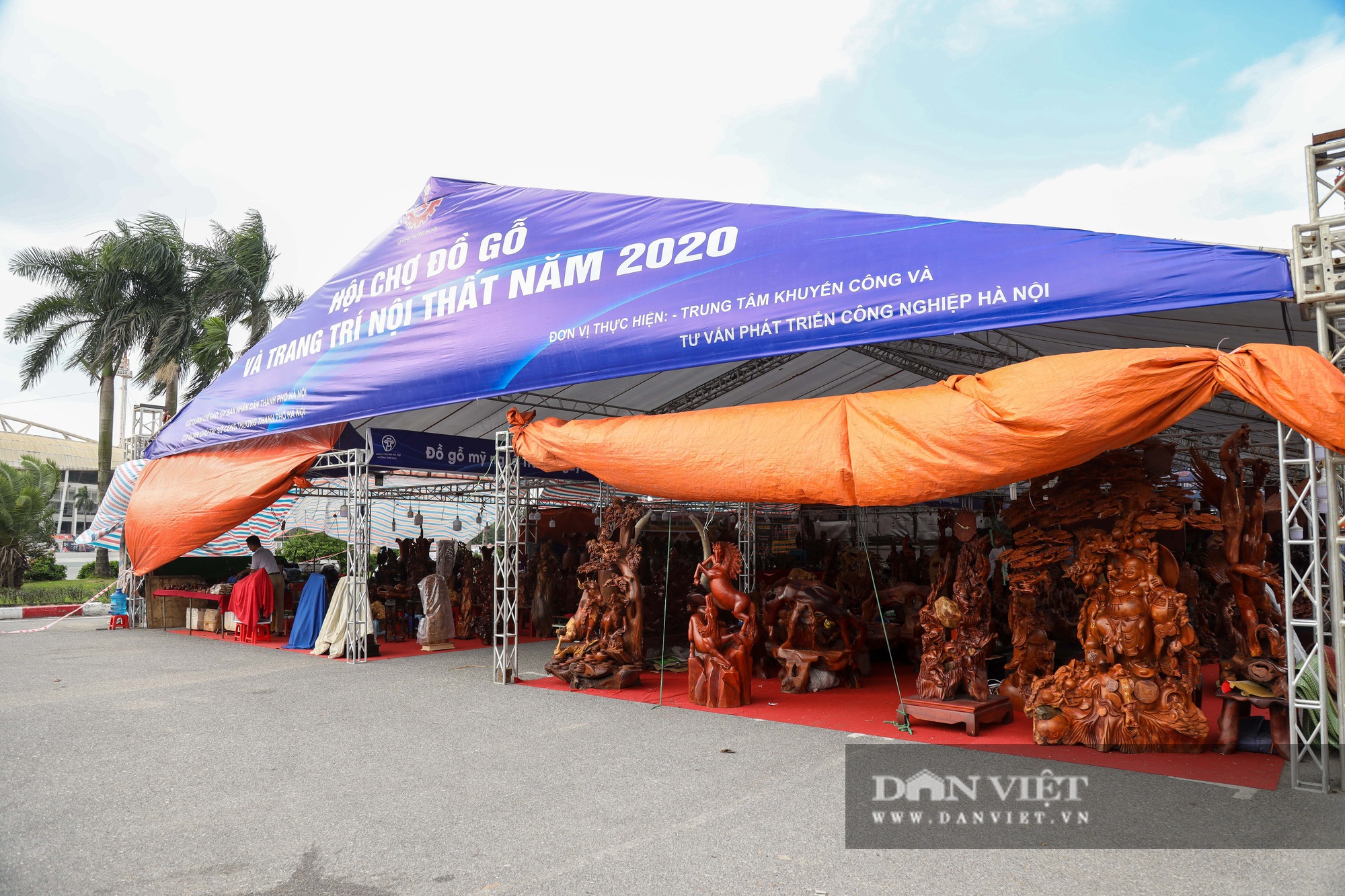 Ngỡ ngàng khúc gỗ được rao bán 10 tỷ đồng tại hội chợ ở Hà Nội